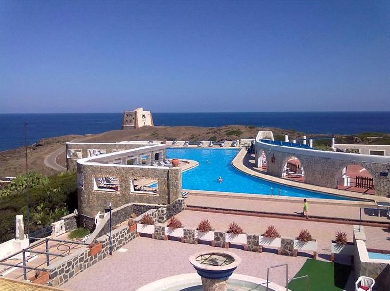 hotel villaggio punta spalmatore ustica