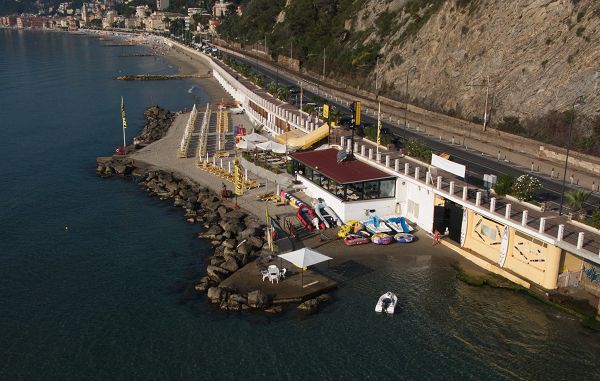 La Scogliera A Alassio Sv Vacanzeanimaliit