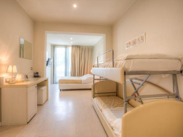 Ferretti Beach Hotel - foto 40951.jpg