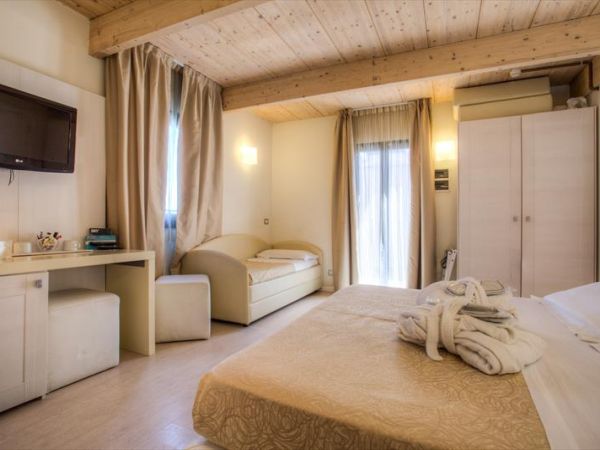 Ferretti Beach Hotel - foto 40952.jpg