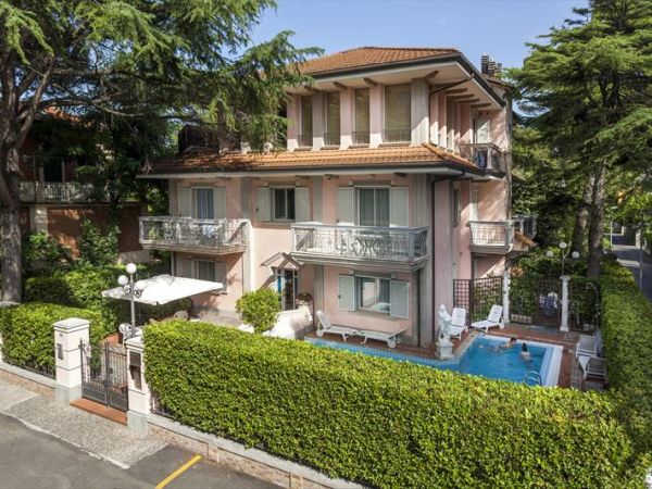 Relax Holiday Homes