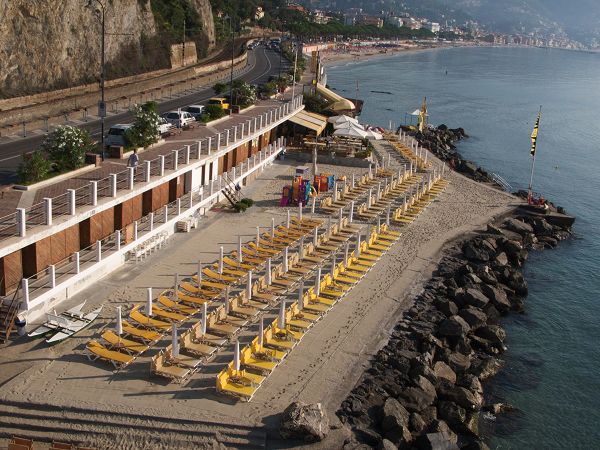 Spiaggia E Stabilimento Balneare Ad Alassio Bagni Londrait